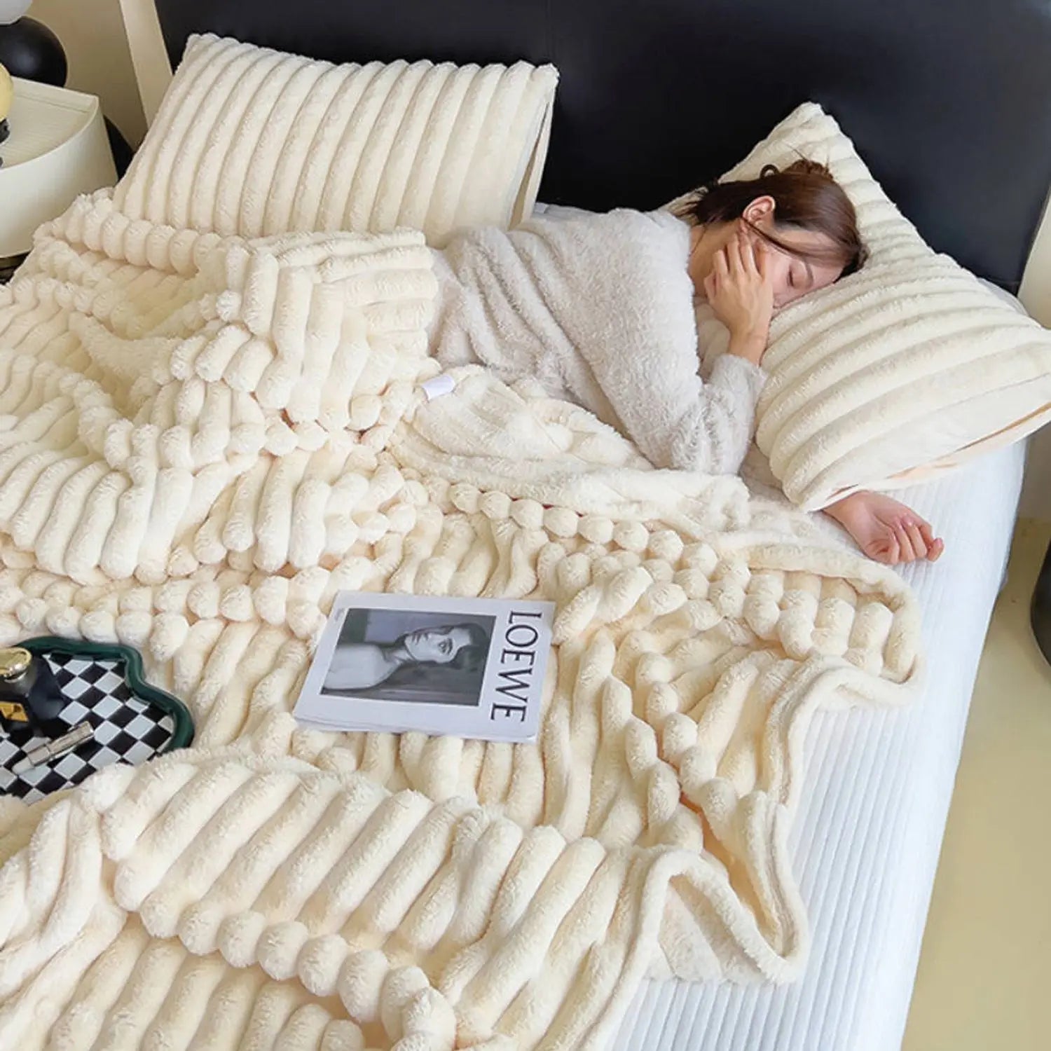 Bedding, Soft & Plush Warm Blanket, King Size. ANYTHING BLANKETS & BEDDING IS STILL TRENDING ON GOOGLE!